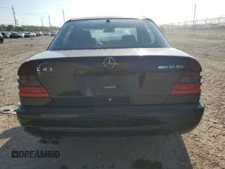 1999 Mercedes-Benz C z VIN WDBHA33E5XF777031, wystawiony jako Copart lot #57914774 z przebiegiem Nie podano mil oraz Szkoda całkowita • Salvage title. Historia ofert i sprzedaży dostępna na DreamBid. Obrazek 6.