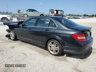 2013 Mercedes-Benz C 300 Sport z VIN WDDGF8AB0DR287004, wystawiony jako Copart lot #63068595 z przebiegiem 51 276 mil mil oraz Szkoda całkowita • Salvage title. Historia ofert i sprzedaży dostępna na DreamBid. Obrazek 2.