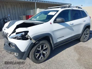 2017 Jeep Cherokee Trailhawk L Plus z VIN 1C4PJMBS1HD217370, wystawiony jako IAAI lot #42486588 z przebiegiem 108 695 mil mil oraz . Historia ofert i sprzedaży dostępna na DreamBid. Obrazek 2.