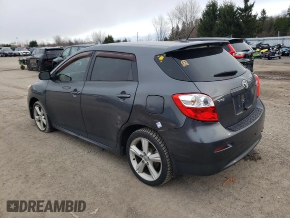 2009 Toyota Matrix S z VIN 2T1KE40E79C021007, wystawiony jako Copart lot #83045034 z przebiegiem Nie podano mil oraz Czysty tytuł • Clean title. Historia ofert i sprzedaży dostępna na DreamBid. Obrazek 2.