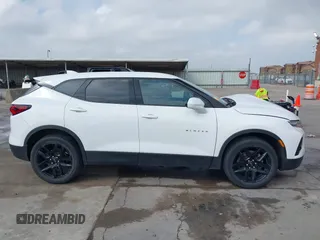 2021 Chevrolet Blazer LT z VIN 3GNKBCRS3MS576373, wystawiony jako IAAI lot #41538823 z przebiegiem 89 181 mil mil oraz . Historia ofert i sprzedaży dostępna na DreamBid. Obrazek 14.