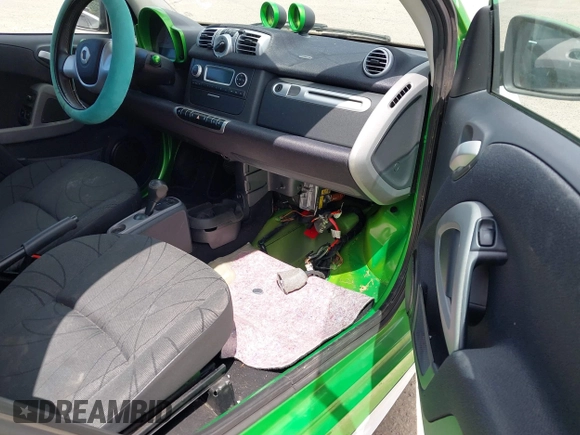 2014 Smart fortwo Passion with VIN WMEEJ9AA5EK783957, listed as a IAAI auction lot 42478047 with Not provided miles and . Bid and sale history available at DreamBid. Image 5.