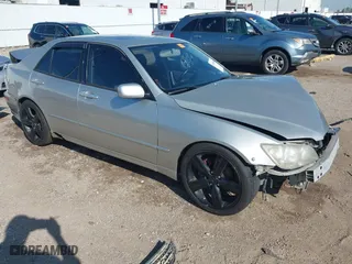 2003 Lexus IS 300 with VIN JTHBD192X30072155, listed as a IAAI auction lot 40946081 with 186,326 mi miles. Bid and sale history available at carsss.com. Image 1.