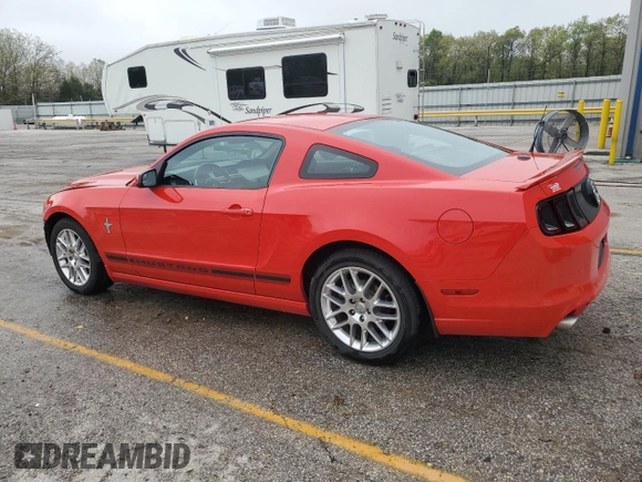 2013 Ford Mustang V6 z VIN 1ZVBP8AM1D5223156, wystawiony jako Copart lot #54687355 z przebiegiem 134 447 mil mil oraz Szkoda całkowita • Salvage title. Historia ofert i sprzedaży dostępna na DreamBid. Obrazek 2.