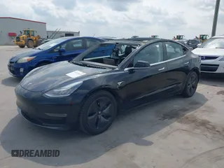 2018 Tesla Model 3 Long Range Battery z VIN 5YJ3E1EB3JF178812, wystawiony jako IAAI lot #42124838 z przebiegiem 124 229 mil mil oraz . Historia ofert i sprzedaży dostępna na DreamBid. Obrazek 23.