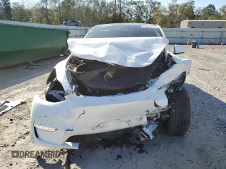 2025 Tesla Model Y Long Range with VIN 7SAYGDED3SA339079, listed as a Copart auction lot 82041424 with 1,793 mi miles and Salvage Title. Bid and sale history available at DreamBid. Image 5.