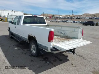 1994 GMC Sierra 2500 z VIN 1GTGC29K6RE565925, wystawiony jako IAAI lot #41798399 z przebiegiem 281 151 mil mil oraz . Historia ofert i sprzedaży dostępna na DreamBid. Obrazek 3.