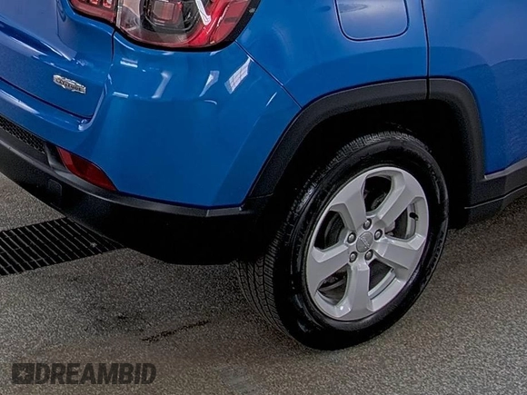 2021 Jeep Compass Latitude z VIN 3C4NJDBB0MT594087, wystawiony jako IAAI lot #42791550 z przebiegiem 78 385 mil mil oraz . Historia ofert i sprzedaży dostępna na DreamBid. Obrazek 2.