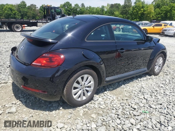 2018 Volkswagen Beetle S z VIN 3VWFD7AT6JM717370, wystawiony jako Copart lot #55814455 z przebiegiem 87 902 mil mil oraz Szkoda całkowita • Salvage title. Historia ofert i sprzedaży dostępna na DreamBid. Obrazek 3.