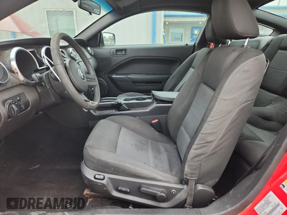 2005 Ford Mustang Deluxe с VIN 1ZVFT80N155125415, выставлен на аукционе Copart как лот 60487925 с пробегом 151 801 миль миль и Списание • Salvage title. История ставок и продаж доступна на DreamBid. Изображение 7.