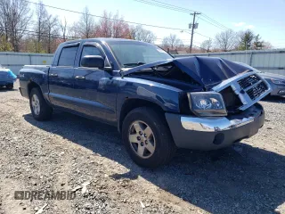 2005 Dodge Dakota SLT z VIN 1D7HW48N05S181997, wystawiony jako Copart lot #50633275 z przebiegiem 127 002 mil mil oraz Szkoda całkowita • Salvage title. Historia ofert i sprzedaży dostępna na DreamBid. Obrazek 4.