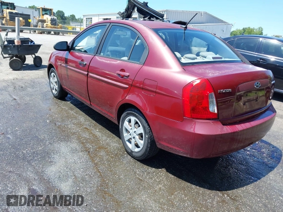 2008 Hyundai Accent GLS z VIN KMHCN46C88U276059, wystawiony jako IAAI lot #42567948 z przebiegiem 59 320 mil mil oraz . Historia ofert i sprzedaży dostępna na DreamBid. Obrazek 3.