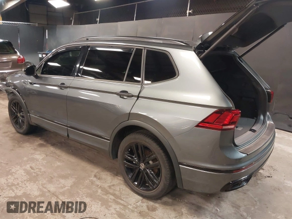 2022 Volkswagen Tiguan SE R-Line Black with VIN 3VV8B7AX1NM111194, listed as a IAAI auction lot 42254124 with 22,748 mi miles and . Bid and sale history available at DreamBid. Image 3.