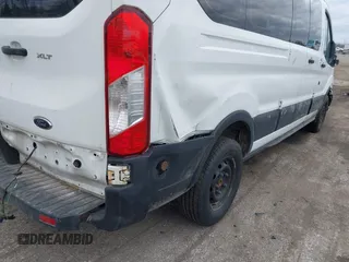 2019 Ford Transit Passenger XL z VIN 1FBZX2ZM7KKA47090, wystawiony jako IAAI lot #41823708 z przebiegiem 236 058 mil mil oraz . Historia ofert i sprzedaży dostępna na DreamBid. Obrazek 6.