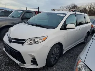 2019 Toyota Sienna LE with VIN 5TDJZ3DC9KS225078, listed as a Copart auction lot 82791894 with 35,579 mi miles and Salvage Title. Bid and sale history available at carsss.com. Image 1.