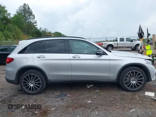 2019 Mercedes-Benz GLC 300 z VIN WDC0G4KB7KV170499, wystawiony jako IAAI lot #42096847 z przebiegiem 81 951 mil mil oraz . Historia ofert i sprzedaży dostępna na DreamBid. Obrazek 13.