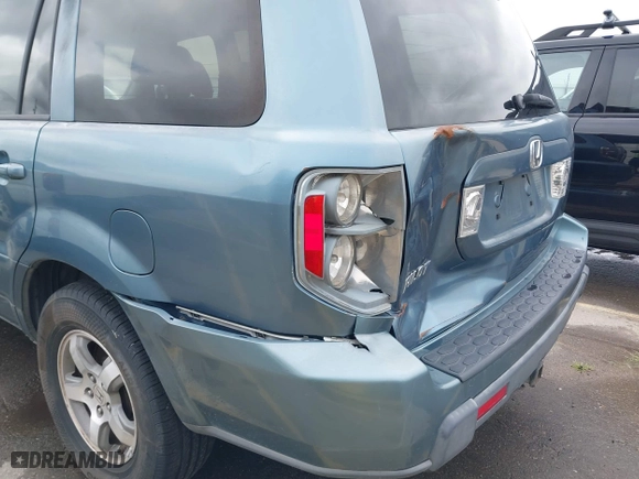 2007 Honda Pilot EX-L with VIN 5FNYF28597B006341, listed as a IAAI auction lot 41808955 with 225,819 mi miles. Bid and sale history available at carsss.com. Image 6.
