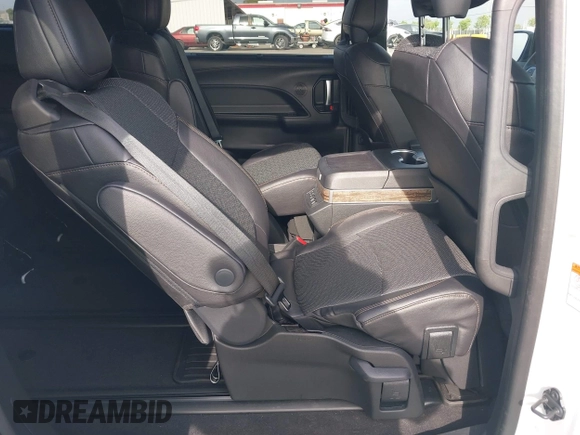 2025 Toyota Sienna Platinum z VIN 5TDESKFC0SS168394, wystawiony jako IAAI lot #42110535 z przebiegiem 7 905 mil mil oraz . Historia ofert i sprzedaży dostępna na DreamBid. Obrazek 8.