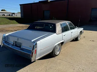 1979 Cadillac Fleetwood z VIN 6B69S99265014, wystawiony jako Copart lot #77011414 z przebiegiem 80 673 mil mil oraz Tytuł czysty. Historia ofert i sprzedaży dostępna na DreamBid. Obrazek 4.