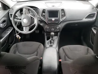 2019 Jeep Cherokee Latitude z VIN 1C4PJLCB3KD269759, wystawiony jako Copart lot #57451945 z przebiegiem 80 263 mil mil oraz Szkoda całkowita • Salvage title. Historia ofert i sprzedaży dostępna na DreamBid. Obrazek 8.