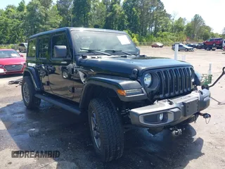 2021 Jeep Wrangler Unlimited Sport S z VIN 1C4HJXDG4MW581070, wystawiony jako IAAI lot #42178964 z przebiegiem 40 001 mil mil oraz . Historia ofert i sprzedaży dostępna na DreamBid. Obrazek 1.