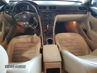 2013 Volkswagen Passat SEL Premium z VIN 1VWCH7A32DC046888, wystawiony jako Copart lot #55735385 z przebiegiem 265 379 mil mil oraz Czysty tytuł • Clean title. Historia ofert i sprzedaży dostępna na DreamBid. Obrazek 8.