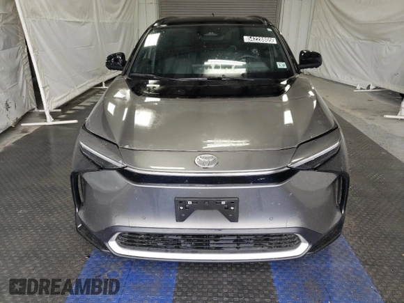 2023 Toyota bZ4X XLE z VIN JTMABABA6PA000521, wystawiony jako Copart lot #54228805 z przebiegiem 25 113 mil mil oraz Czysty tytuł • Clean title. Historia ofert i sprzedaży dostępna na DreamBid. Obrazek 5.