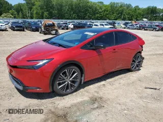 2024 Toyota Prius LE z VIN JTDACAAU1R3016920, wystawiony jako Copart lot #55333035 z przebiegiem 14 490 mil mil oraz Czysty tytuł • Clean title. Historia ofert i sprzedaży dostępna na DreamBid. Obrazek 1.