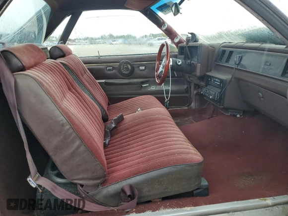 1986 Chevrolet El Camino SS z VIN 3GCCW80H8GS916332, wystawiony jako Copart lot #58666075 z przebiegiem 90 693 mil mil oraz Czysty tytuł • Clean title. Historia ofert i sprzedaży dostępna na DreamBid. Obrazek 10.