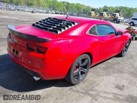 2010 Chevrolet Camaro 2SS z VIN 2G1FK1EJ0A9144871, wystawiony jako IAAI lot #42054933 z przebiegiem 140 100 mil mil oraz . Historia ofert i sprzedaży dostępna na DreamBid. Obrazek 4.