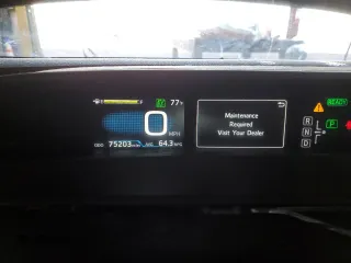 2017 Toyota Prius Plus z VIN JTDKARFP3H3046172, wystawiony jako Copart lot #49325695 z przebiegiem 75 203 mil mil oraz Szkoda całkowita • Salvage title. Historia ofert i sprzedaży dostępna na DreamBid. Obrazek 9.