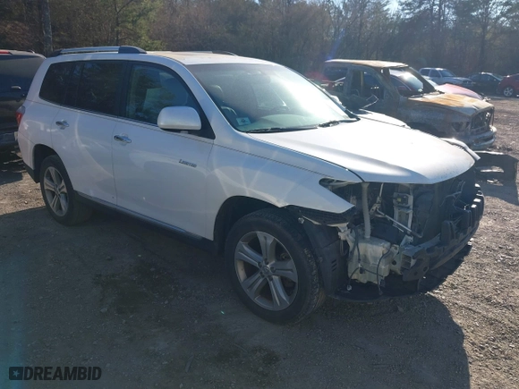 2013 Toyota Highlander Limited with VIN 5TDYK3EH8DS136795, listed as a IAAI auction lot 41642332 with 155,261 mi miles. Bid and sale history available at carsss.com. Image 1.