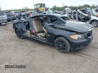 2007 BMW 3 Series 328xi с VIN WBAVC73507KP32475, выставлен на аукционе IAAI как лот 32711818 с пробегом 181 576 миль миль и . История ставок и продаж доступна на DreamBid. Изображение 1.