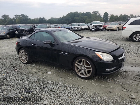 2015 Mercedes-Benz SLK-Class SLK 250 with VIN WDDPK4HA6FF098069, listed as a Copart auction lot 71551084 with 92,569 mi miles and Salvage Title. Bid and sale history available at carsss.com. Image 4.