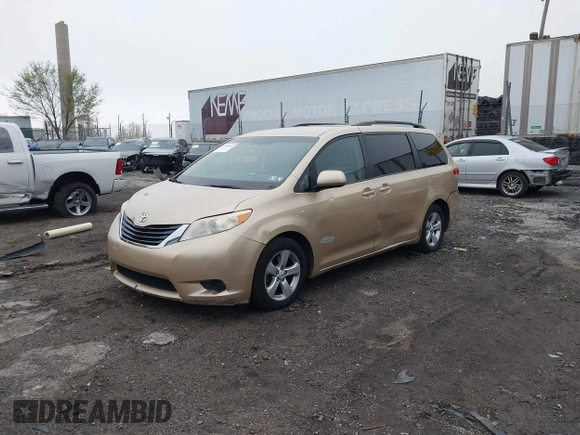 2011 Toyota Sienna LE AAS with VIN 5TDKK3DC9BS089379, listed as a IAAI auction lot 41943062 with 245,778 mi miles. Bid and sale history available at carsss.com. Image 17.
