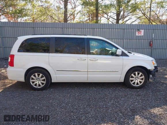 2015 Chrysler Town & Country Touring with VIN 2C4RC1BG4FR755536, listed as a IAAI auction lot 41769040 with 118,393 mi miles and . Bid and sale history available at DreamBid. Image 13.