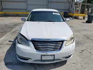 2013 Chrysler 200 LX z VIN 1C3CCBAB6DN763329, wystawiony jako Copart lot #58953035 z przebiegiem 162 879 mil mil oraz Szkoda całkowita • Salvage title. Historia ofert i sprzedaży dostępna na DreamBid. Obrazek 5.