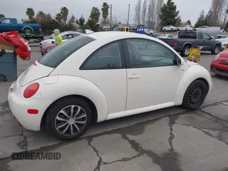 2003 Volkswagen New Beetle Coupe GL with VIN 3VWBK21C33M403802, listed as a IAAI auction lot 41484371 with 148,392 mi miles. Bid and sale history available at carsss.com. Image 4.