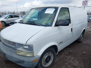 1998 Chevrolet Astro Cargo Van with VIN 1GCDM19WXWB139102, listed as a IAAI auction lot 41540799 with 226,511 mi miles. Bid and sale history available at carsss.com. Image 2.