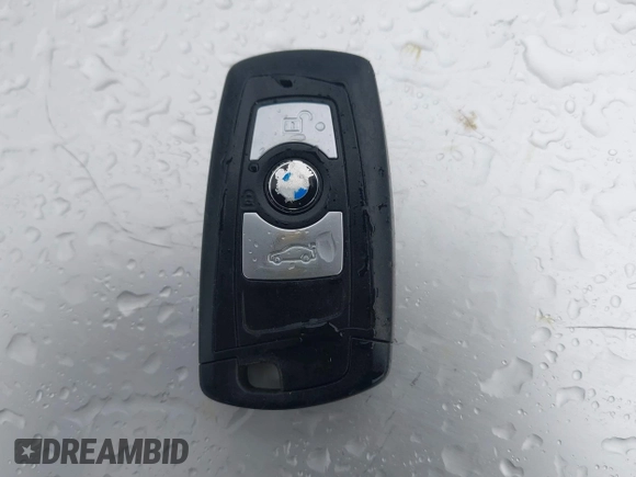 2015 BMW 3 Series 328i xDrive z VIN WBA3B3C58FF546547, wystawiony jako IAAI lot #42110427 z przebiegiem 90 872 mil mil oraz . Historia ofert i sprzedaży dostępna na DreamBid. Obrazek 11.