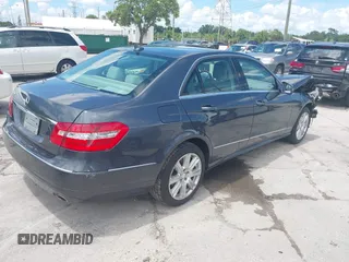2013 Mercedes-Benz E 350 Luxury z VIN WDDHF5KB5DA704651, wystawiony jako IAAI lot #42257818 z przebiegiem 86 860 mil mil oraz . Historia ofert i sprzedaży dostępna na DreamBid. Obrazek 4.
