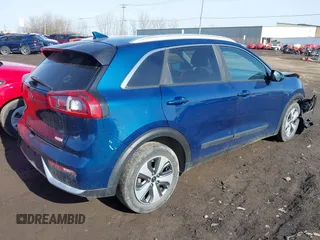 2018 Kia Niro LX with VIN KNDCB3LCXJ5117068, listed as a IAAI auction lot 41784164 with 88,859 mi miles. Bid and sale history available at carsss.com. Image 4.