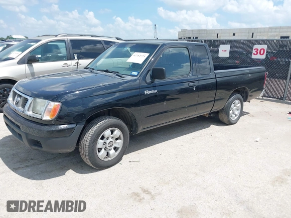 2000 Nissan Frontier XE z VIN 1N6DD26S7YC359637, wystawiony jako IAAI lot #42752725 z przebiegiem 340 199 mil mil oraz . Historia ofert i sprzedaży dostępna na DreamBid. Obrazek 2.
