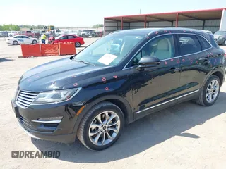 2015 Lincoln MKC z VIN 5LMTJ2AH1FUJ07790, wystawiony jako IAAI lot #42179874 z przebiegiem 47 945 mil mil oraz . Historia ofert i sprzedaży dostępna na DreamBid. Obrazek 2.
