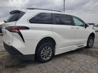 2022 Toyota Sienna XLE z VIN 5TDJRKECXNS075897, wystawiony jako Copart lot #51856935 z przebiegiem 15 805 mil mil oraz Czysty tytuł • Clean title. Historia ofert i sprzedaży dostępna na DreamBid. Obrazek 3.