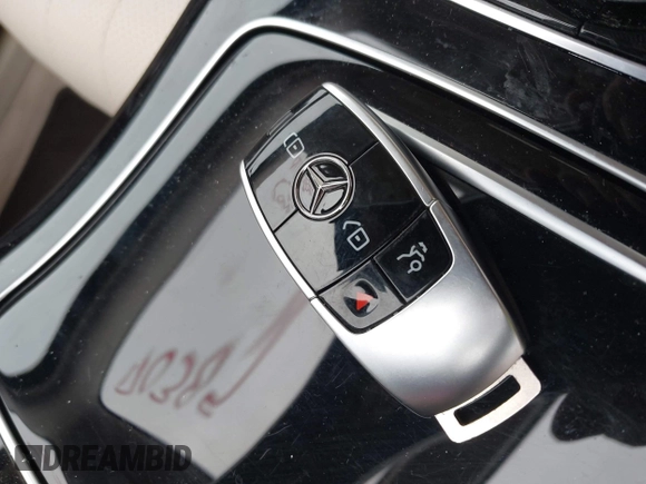 2018 Mercedes-Benz E 300 with VIN WDDZF4KB3JA385504, listed as a IAAI auction lot 42340289 with 15,336 mi miles and . Bid and sale history available at DreamBid. Image 11.