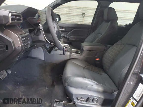 2024 Toyota Tacoma SR5 z VIN 3TMLB5JN6RM060647, wystawiony jako Copart lot #53515055 z przebiegiem 7 240 mil mil oraz Szkoda całkowita • Salvage title. Historia ofert i sprzedaży dostępna na DreamBid. Obrazek 7.