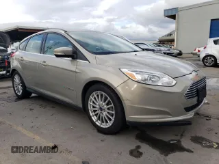 2015 Ford Focus Electric z VIN 1FADP3R43FL314971, wystawiony jako Copart lot #81186143 z przebiegiem 60 987 mil mil oraz . Historia ofert i sprzedaży dostępna na DreamBid. Obrazek 4.
