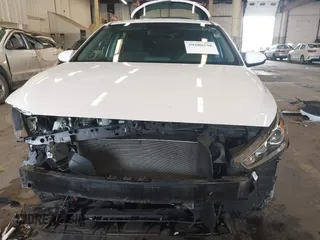 2018 Hyundai Elantra z VIN KMHH35LE0JU029275, wystawiony jako IAAI lot #39288538 z przebiegiem 17 937 mil mil oraz . Historia ofert i sprzedaży dostępna na DreamBid. Obrazek 6.