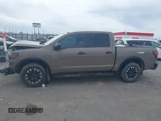 2021 Nissan Titan SL z VIN 1N6AA1ED6MN526285, wystawiony jako IAAI lot #41866324 z przebiegiem 80 524 mil mil oraz . Historia ofert i sprzedaży dostępna na DreamBid. Obrazek 14.